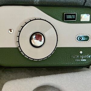 NWT Kate Spade Picture This wristlet style KL917